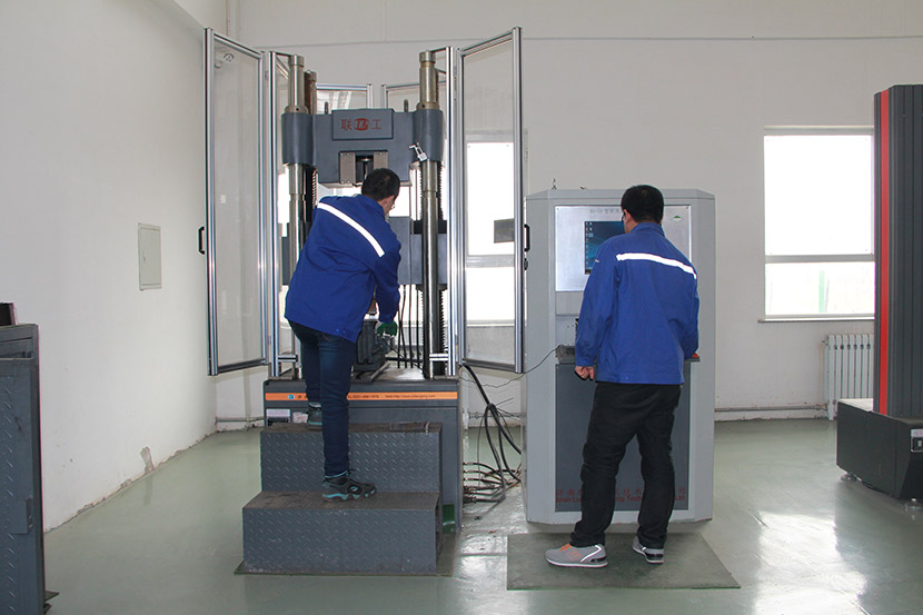 微机控制电液伺服万能试验机：